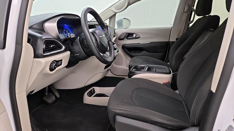 2020 Chrysler Pacifica Touring 11