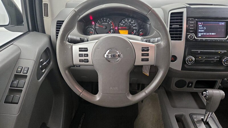 2016 Nissan Frontier SV 10