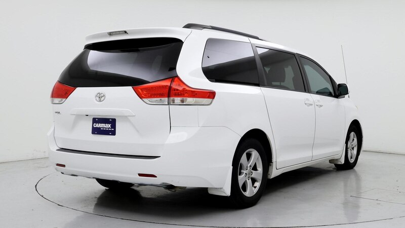 2014 Toyota Sienna LE 8