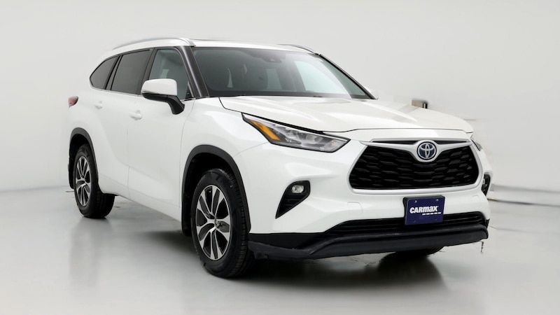 2020 Toyota Highlander XLE Hero Image