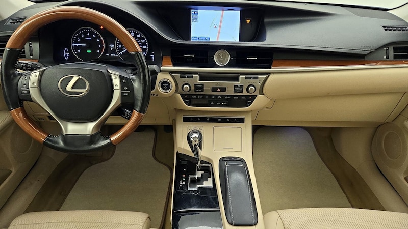 2014 Lexus ES Hybrid 300h 9