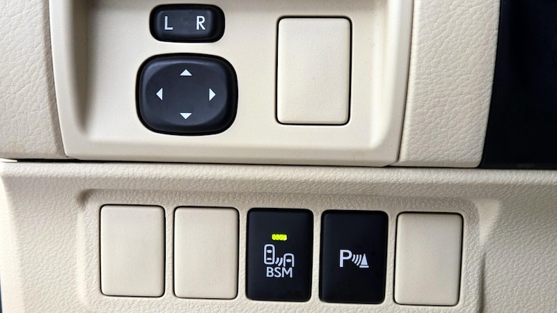 2014 Lexus ES Hybrid 300h 13