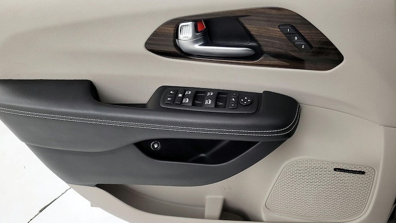 2021 Chrysler Pacifica Hybrid Limited 12