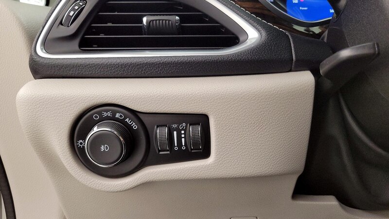 2021 Chrysler Pacifica Hybrid Limited 13