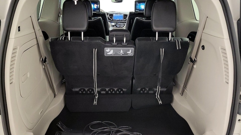 2021 Chrysler Pacifica Hybrid Limited 23
