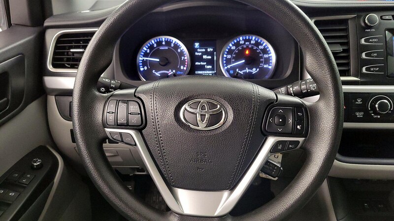 2019 Toyota Highlander LE 10