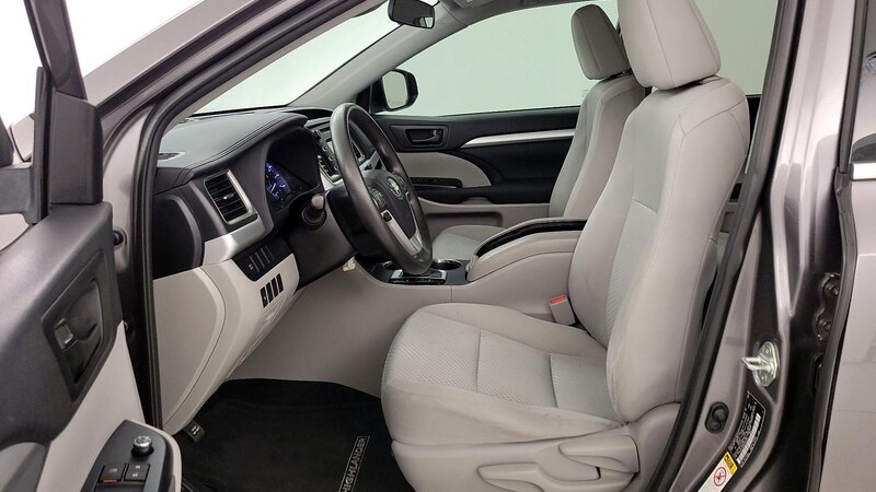 2019 Toyota Highlander LE 11