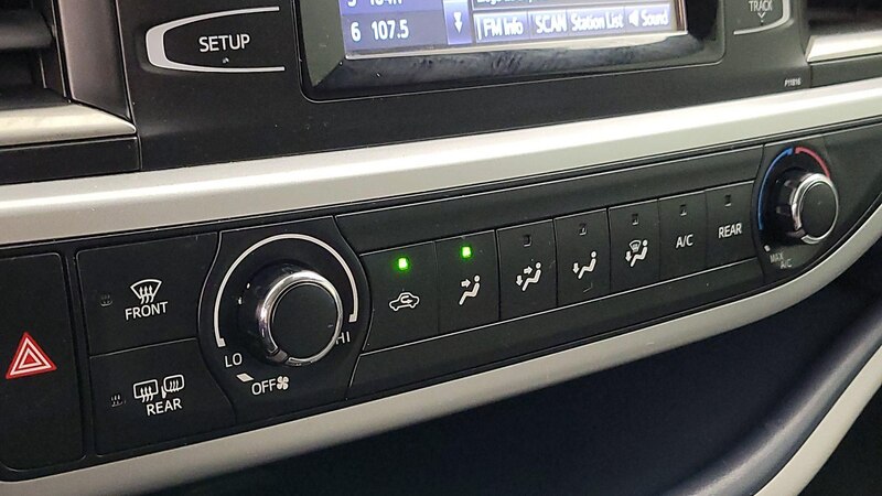 2019 Toyota Highlander LE 16