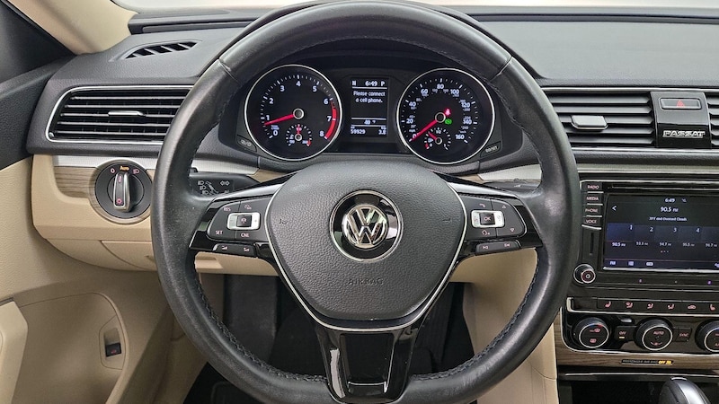 2018 Volkswagen Passat SE 10