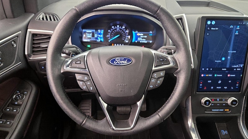 2022 Ford Edge Titanium 10