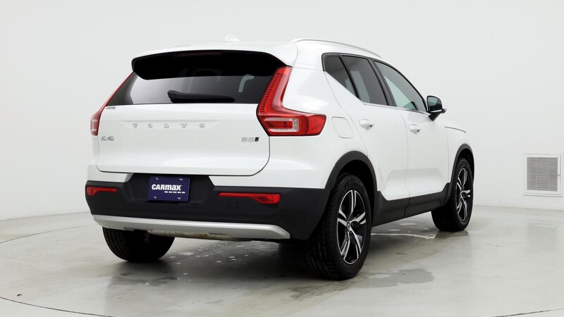 2024 Volvo XC40 B5 Core 8