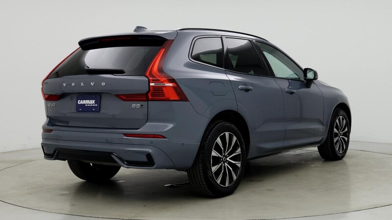 2024 Volvo XC60 B5 Plus 8