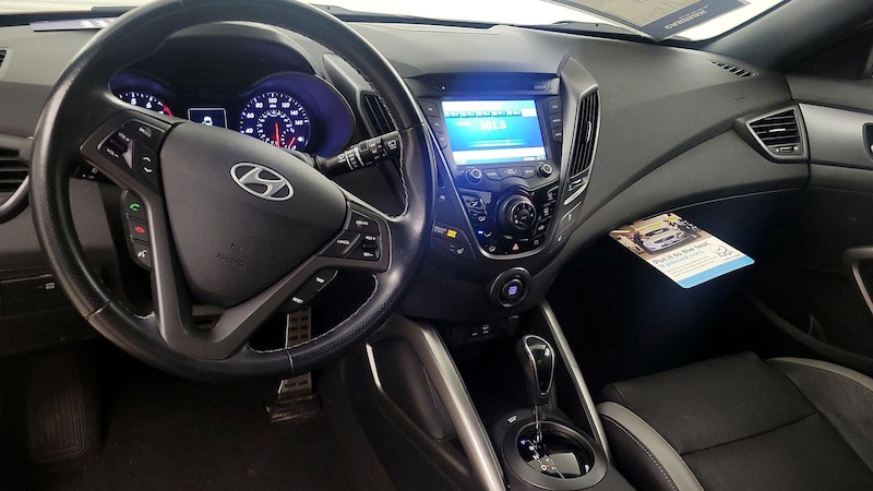 2016 Hyundai Veloster Turbo 9