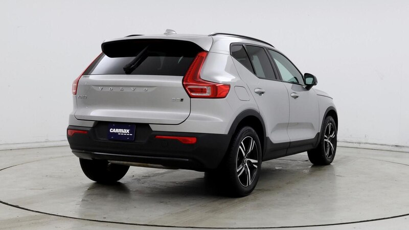 2024 Volvo XC40 B5 Core 8