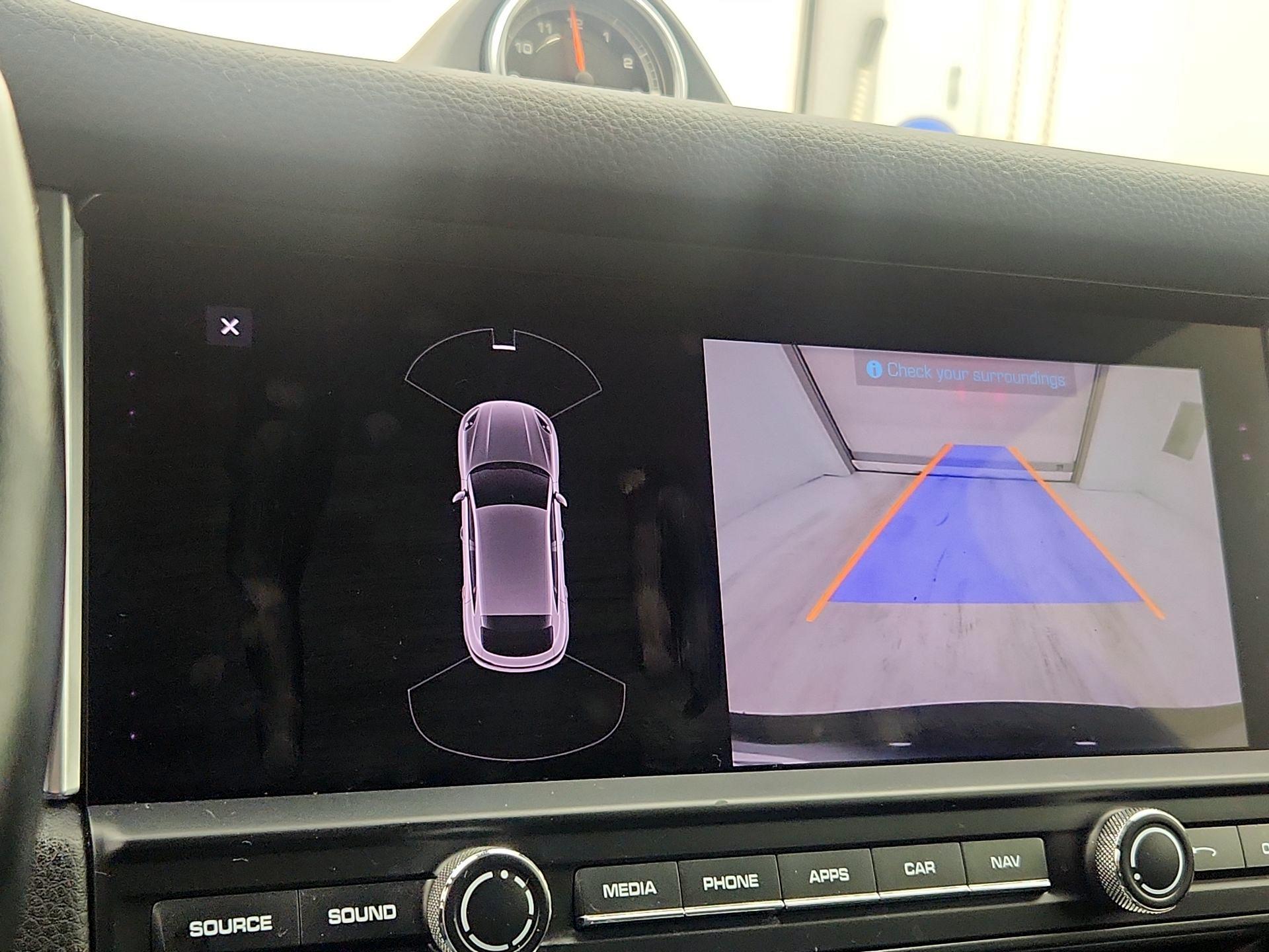 Thumbnail: 2021 Porsche Macan - 15