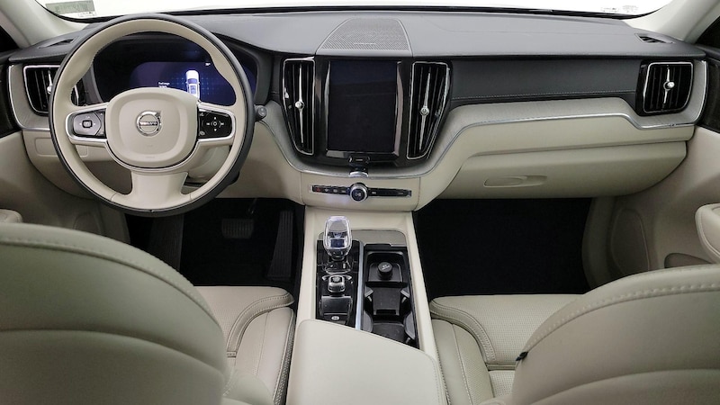 2023 Volvo XC60 B5 Ultimate 9