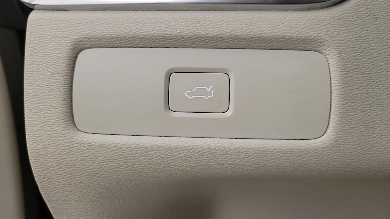 2023 Volvo XC60 B5 Ultimate 13
