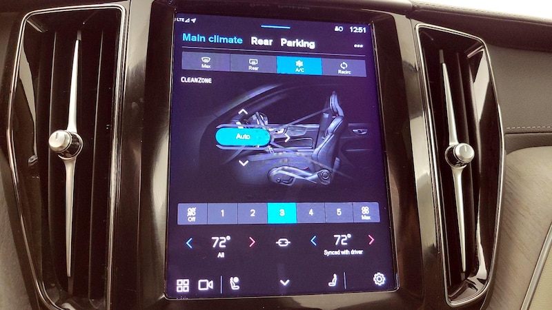 2023 Volvo XC60 B5 Ultimate 17