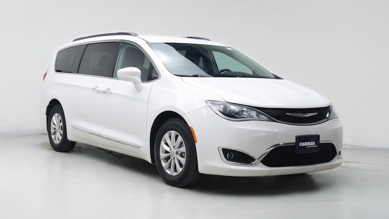 2017 Chrysler Pacifica Touring L Hero Image