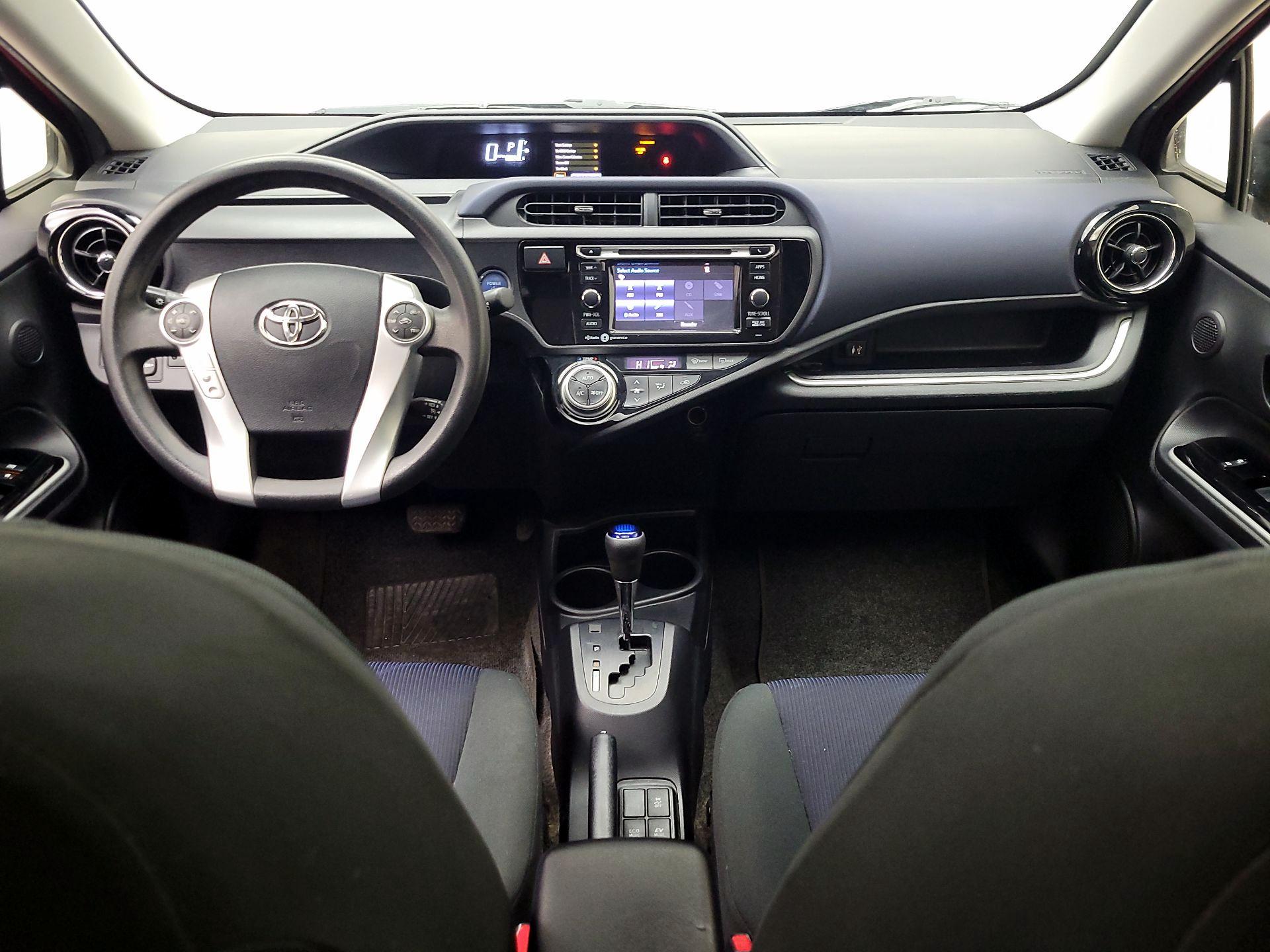 Thumbnail: 2015 Toyota Prius c - 9