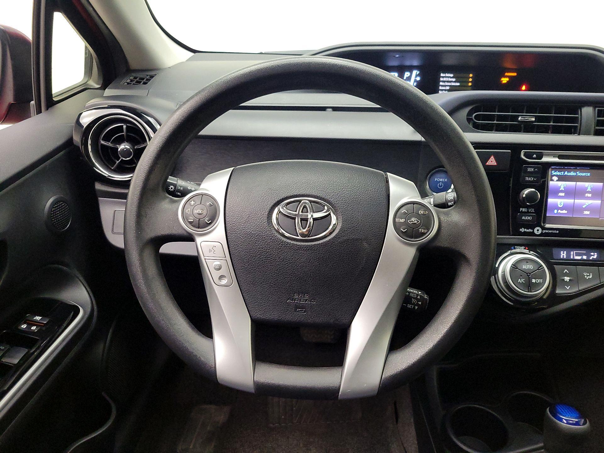 Thumbnail: 2015 Toyota Prius c - 10