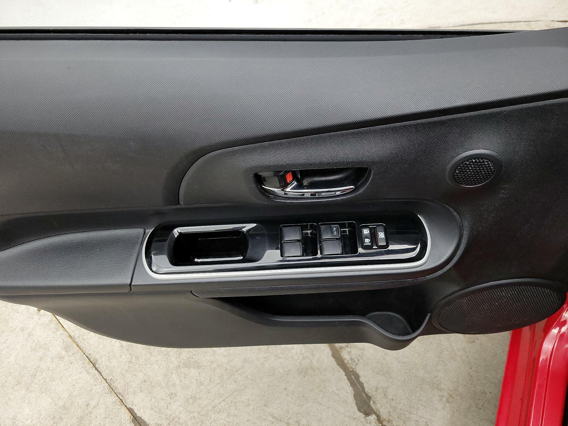 Thumbnail: 2015 Toyota Prius c - 12