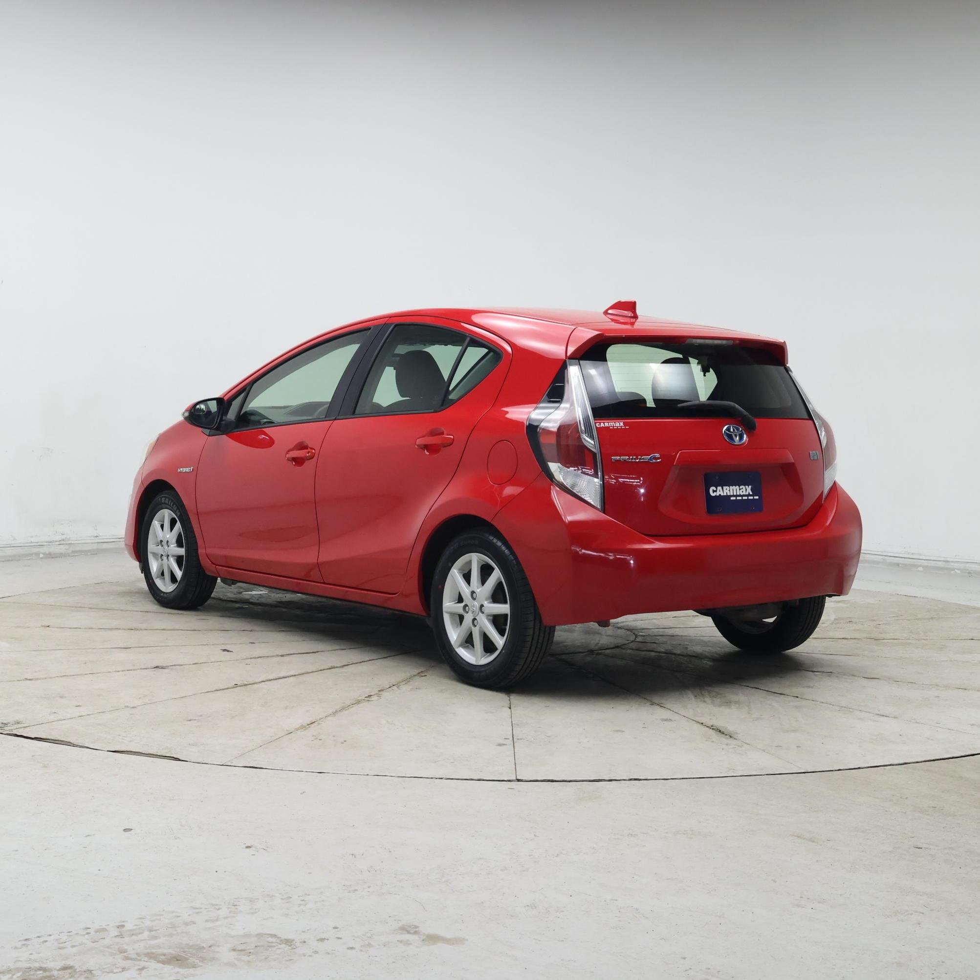 Thumbnail: 2015 Toyota Prius c - 2