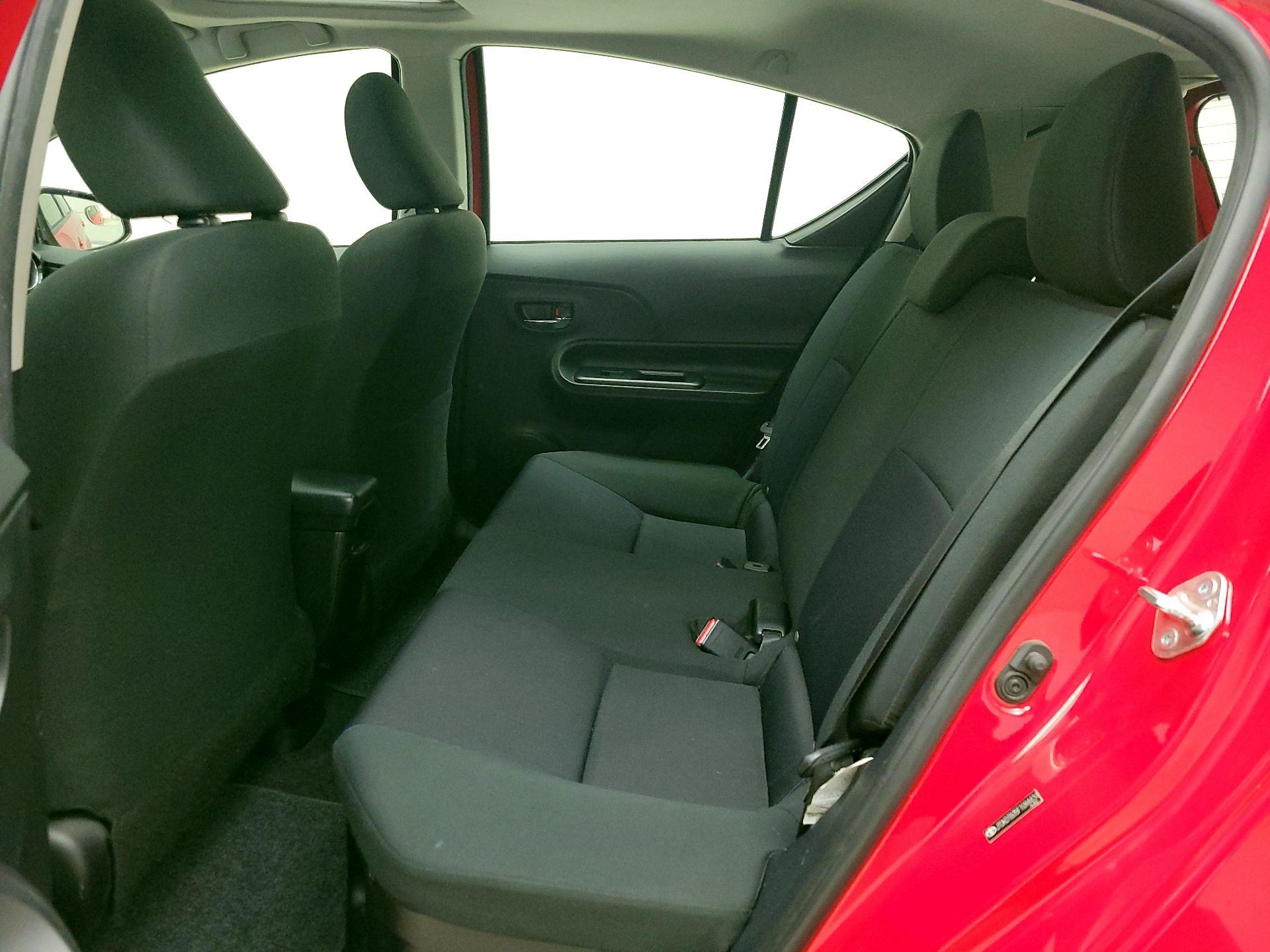 Thumbnail: 2015 Toyota Prius c - 19