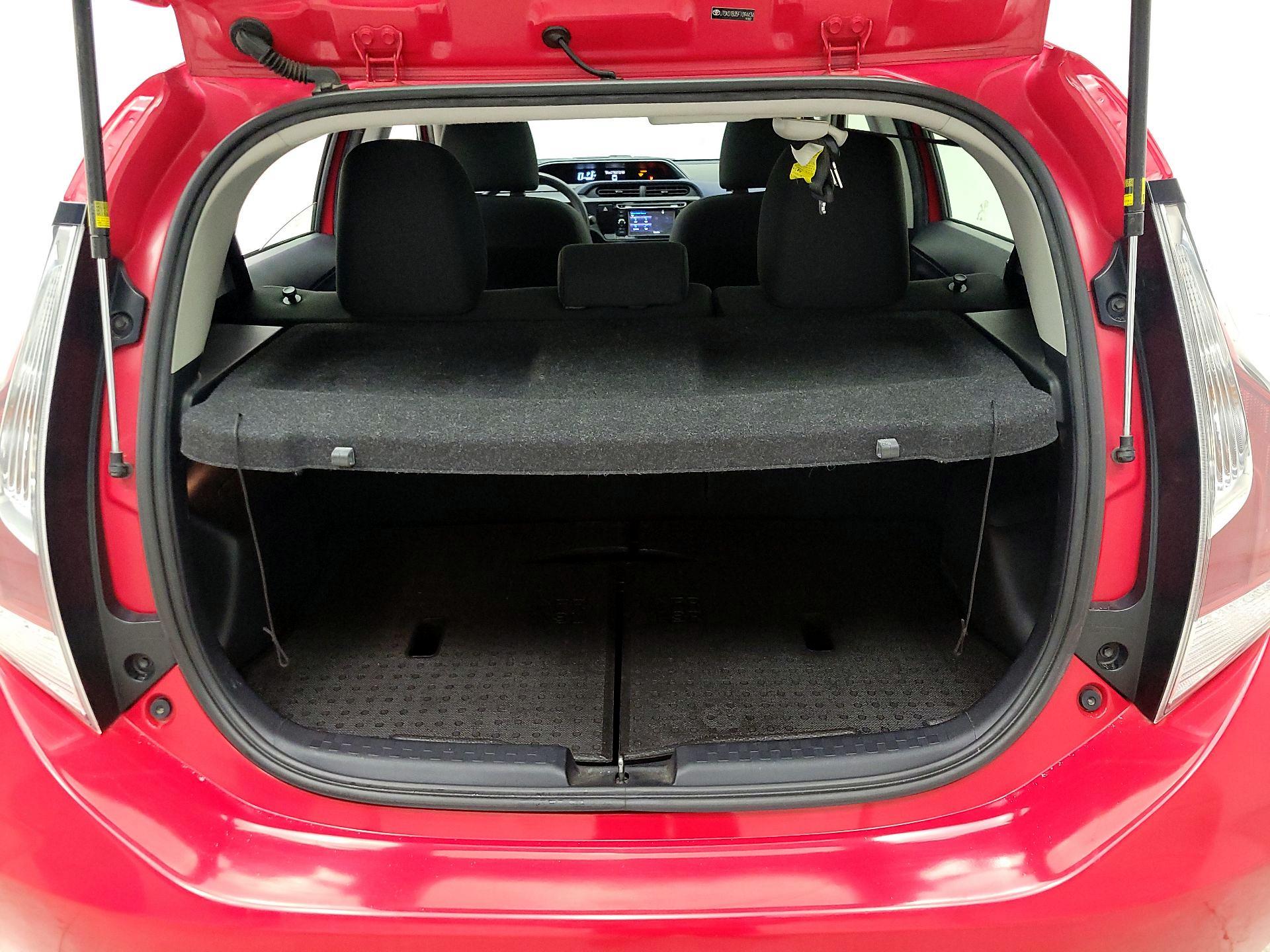 Thumbnail: 2015 Toyota Prius c - 20