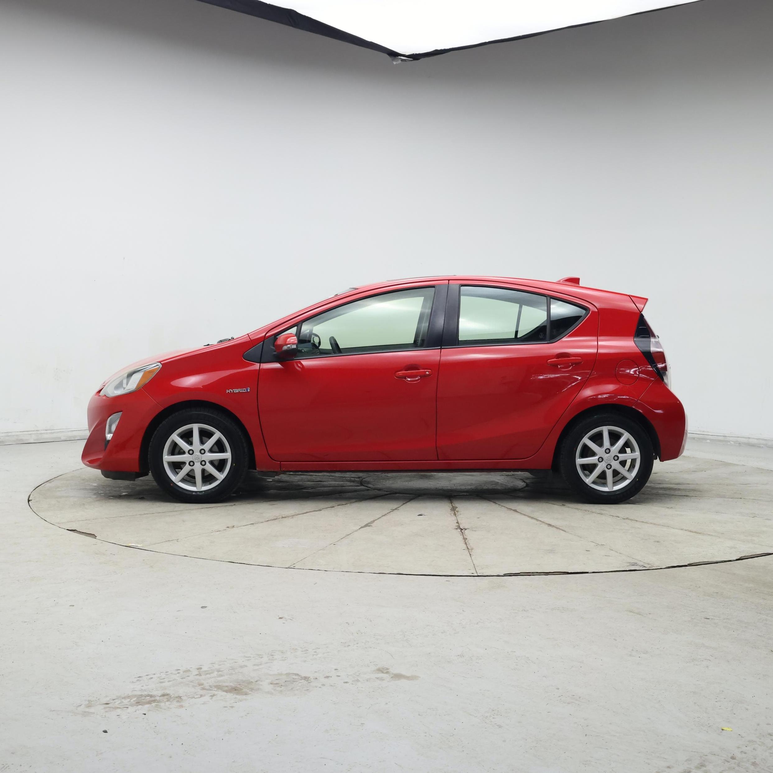 Thumbnail: 2015 Toyota Prius c - 3