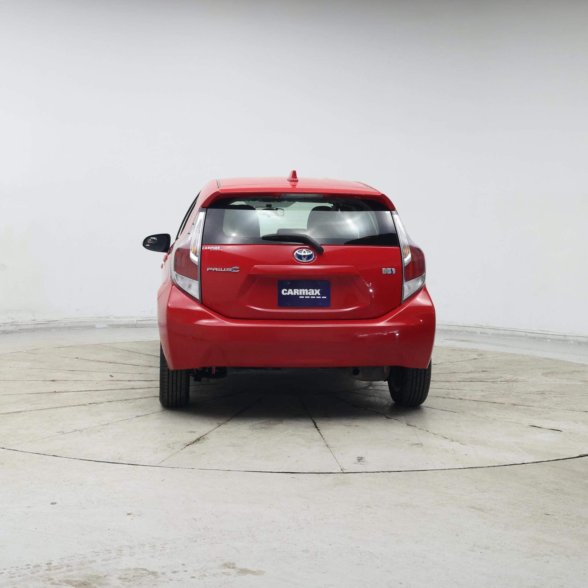 Thumbnail: 2015 Toyota Prius c - 6
