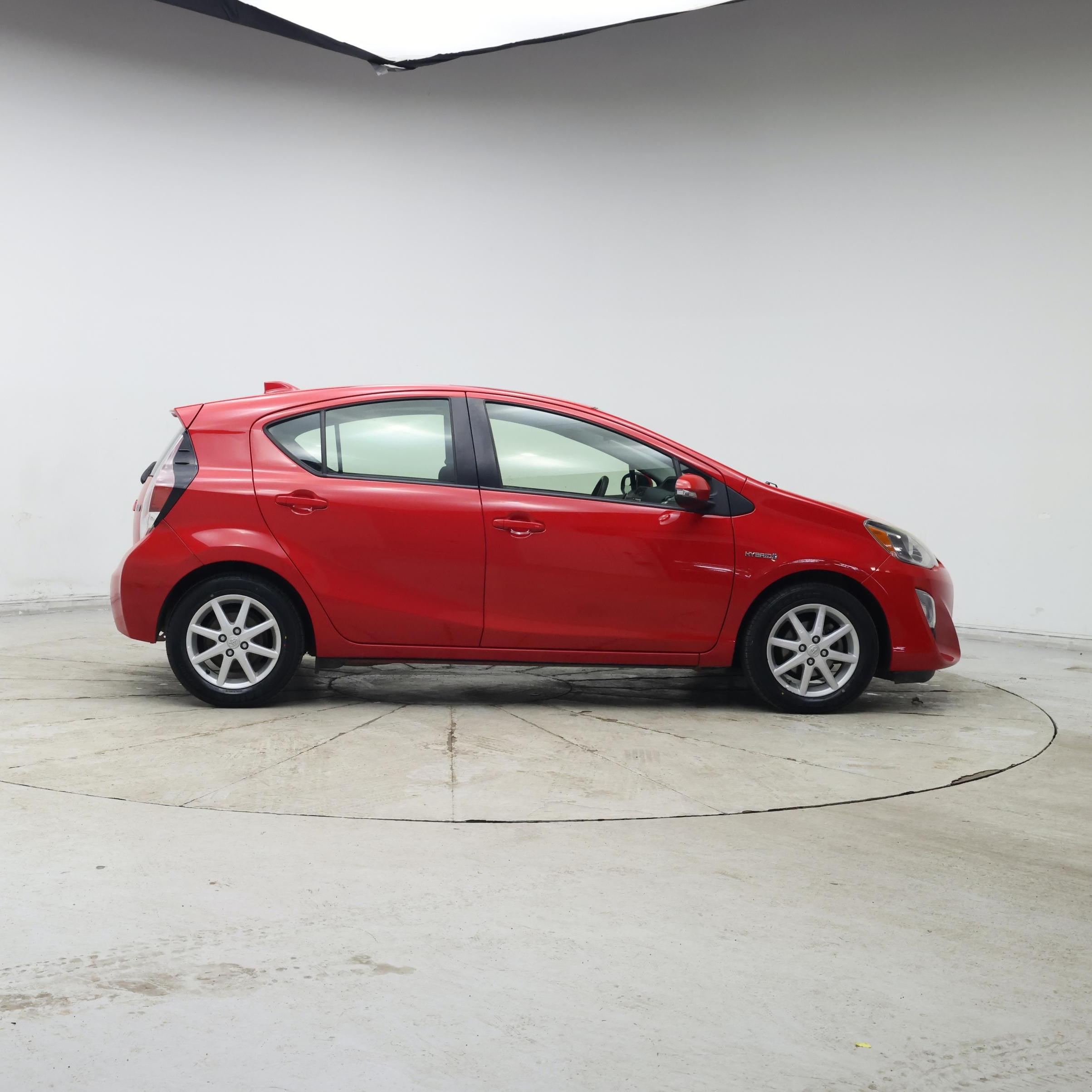Thumbnail: 2015 Toyota Prius c - 7