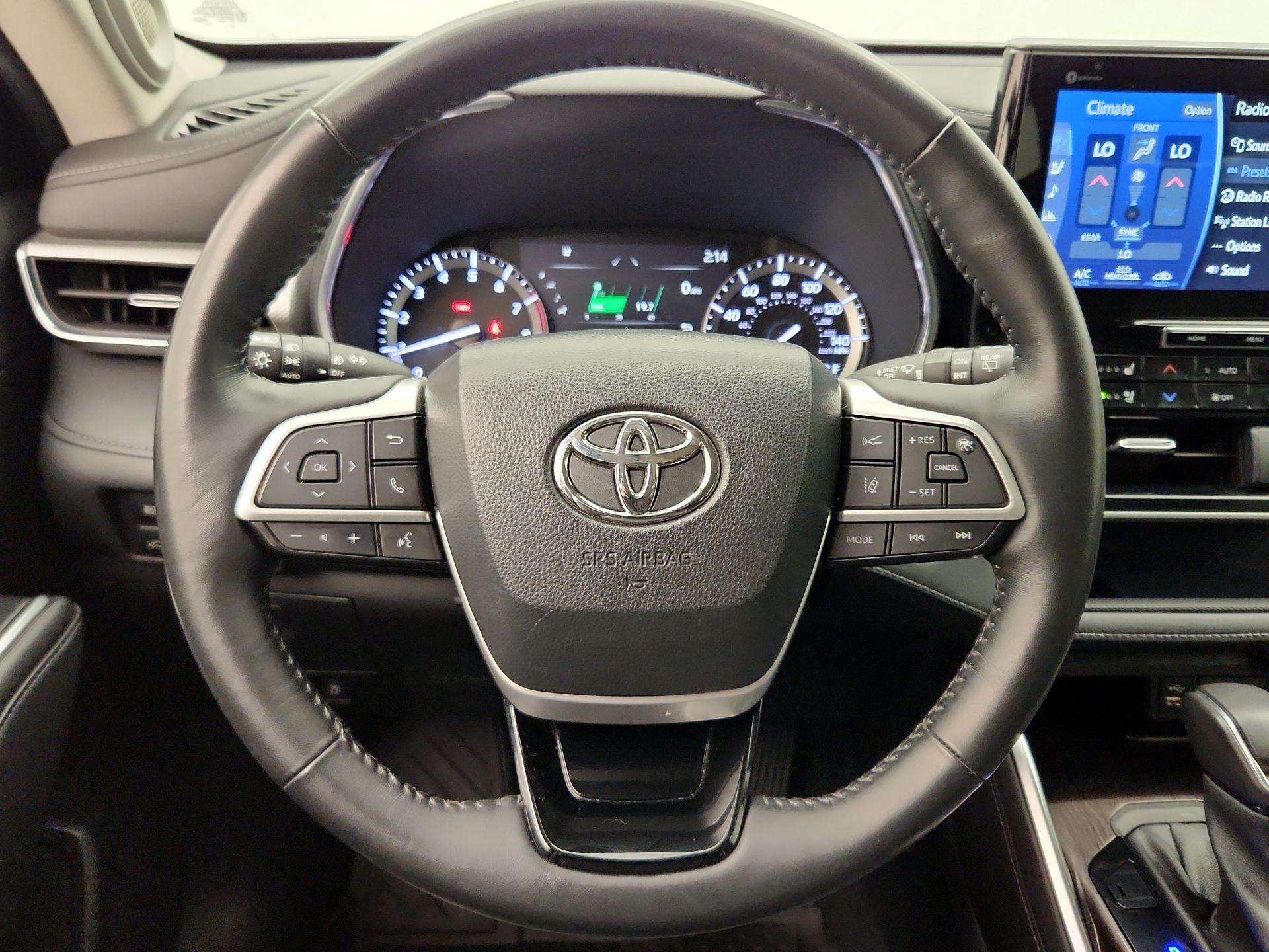 Thumbnail: 2022 Toyota Highlander - 10