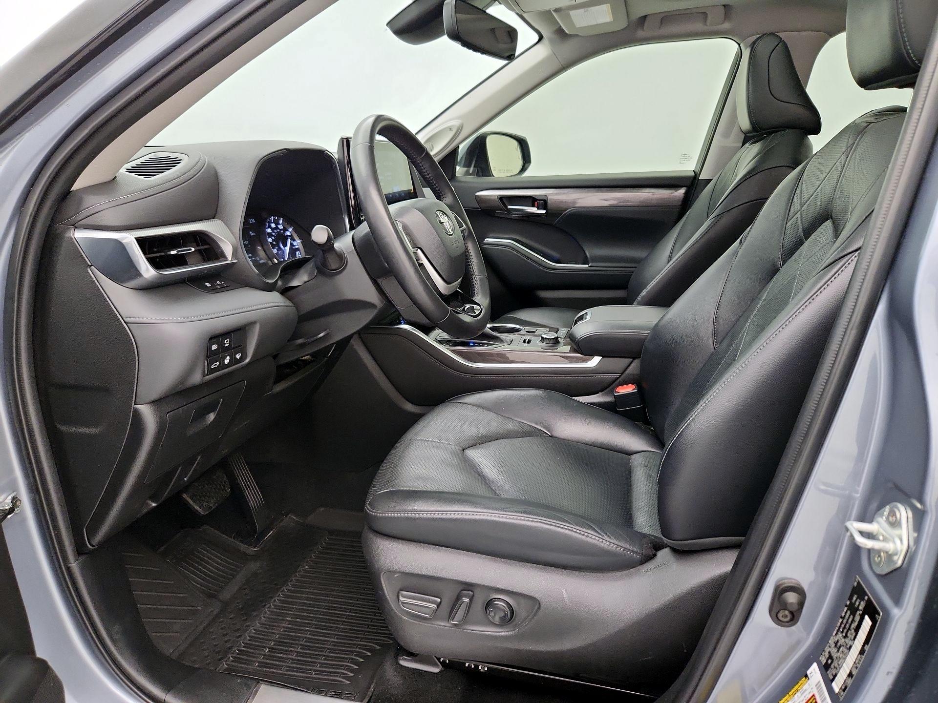 Thumbnail: 2022 Toyota Highlander - 11