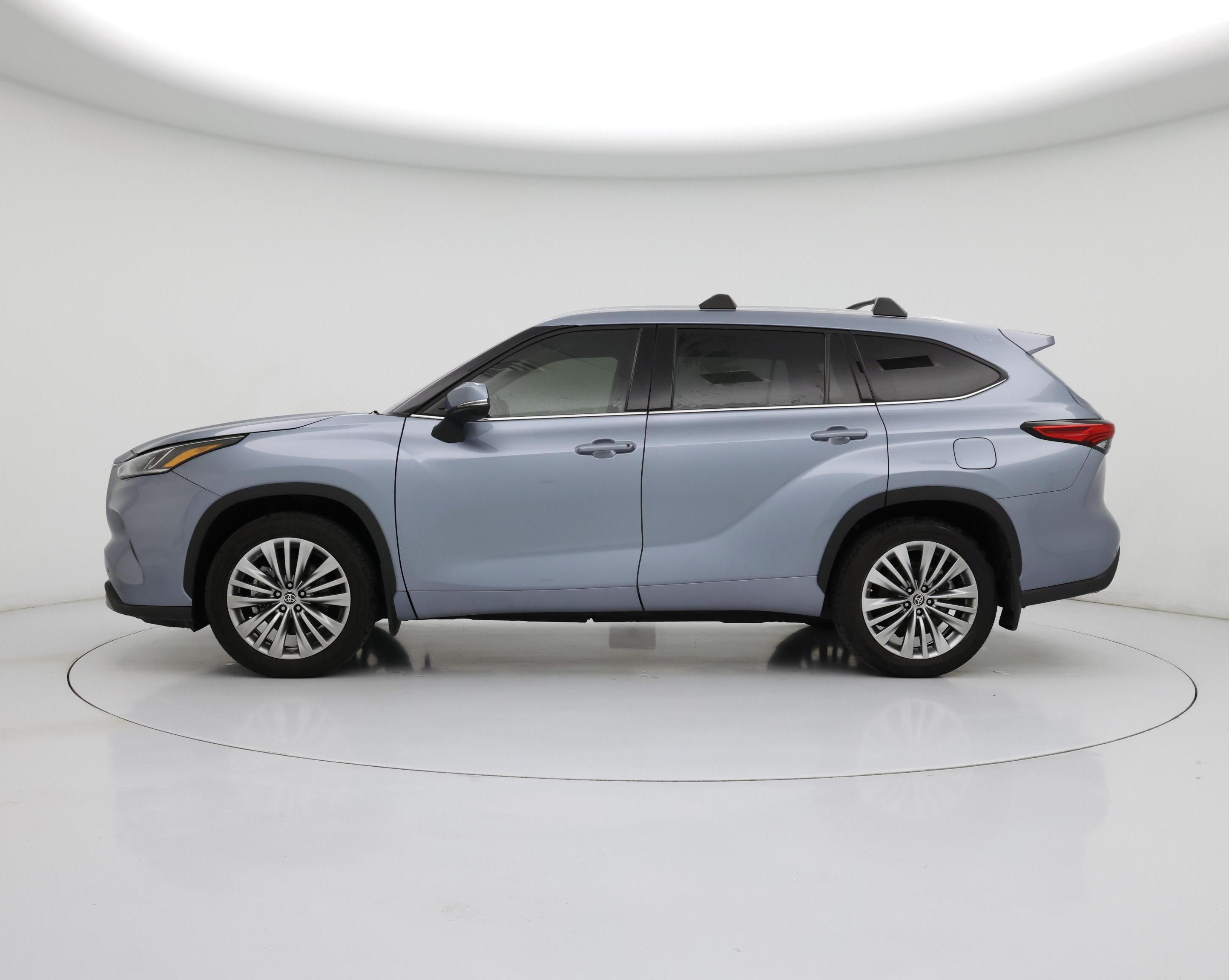 Thumbnail: 2022 Toyota Highlander - 3