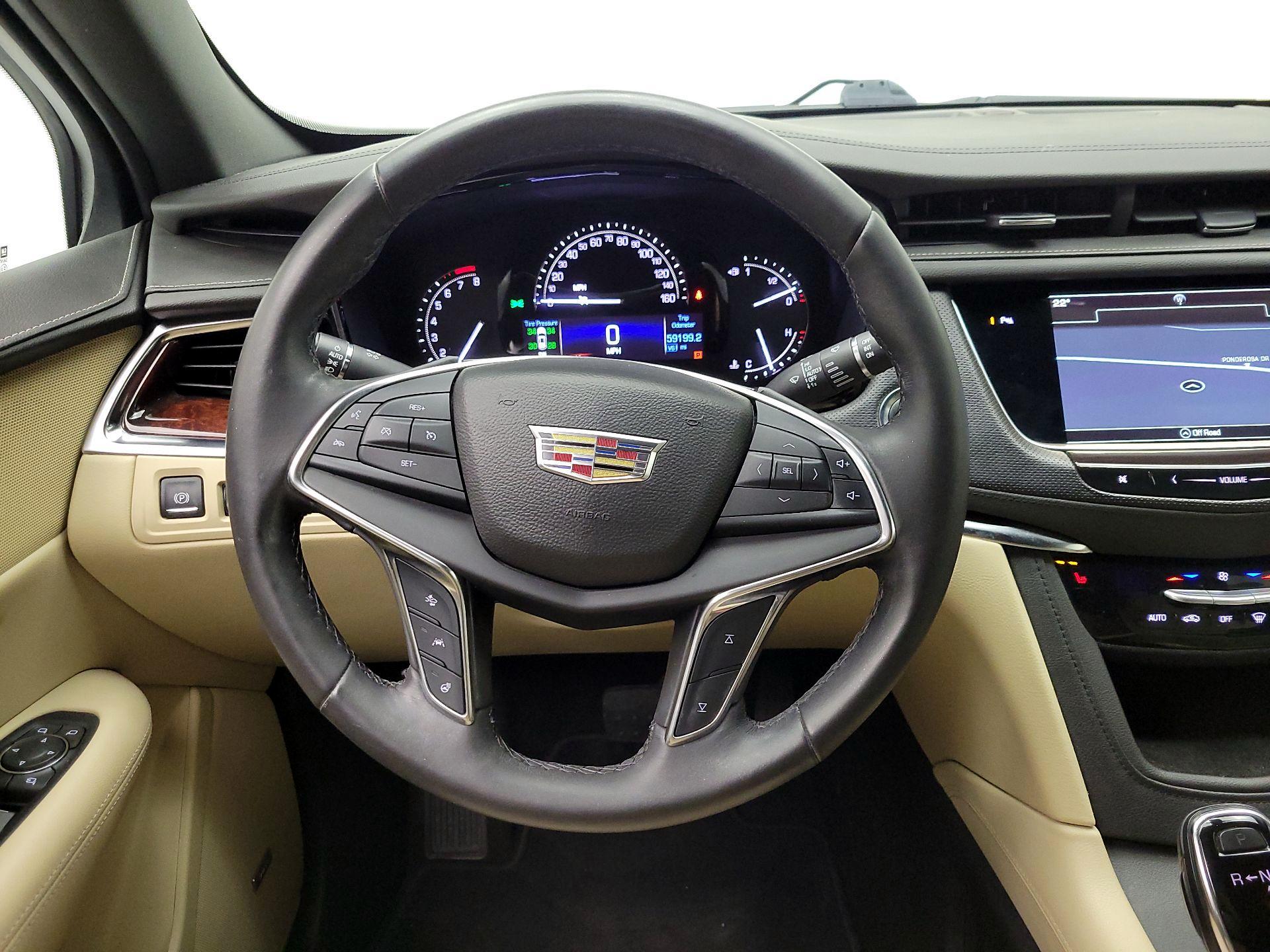 Thumbnail: 2017 Cadillac XT5 - 10