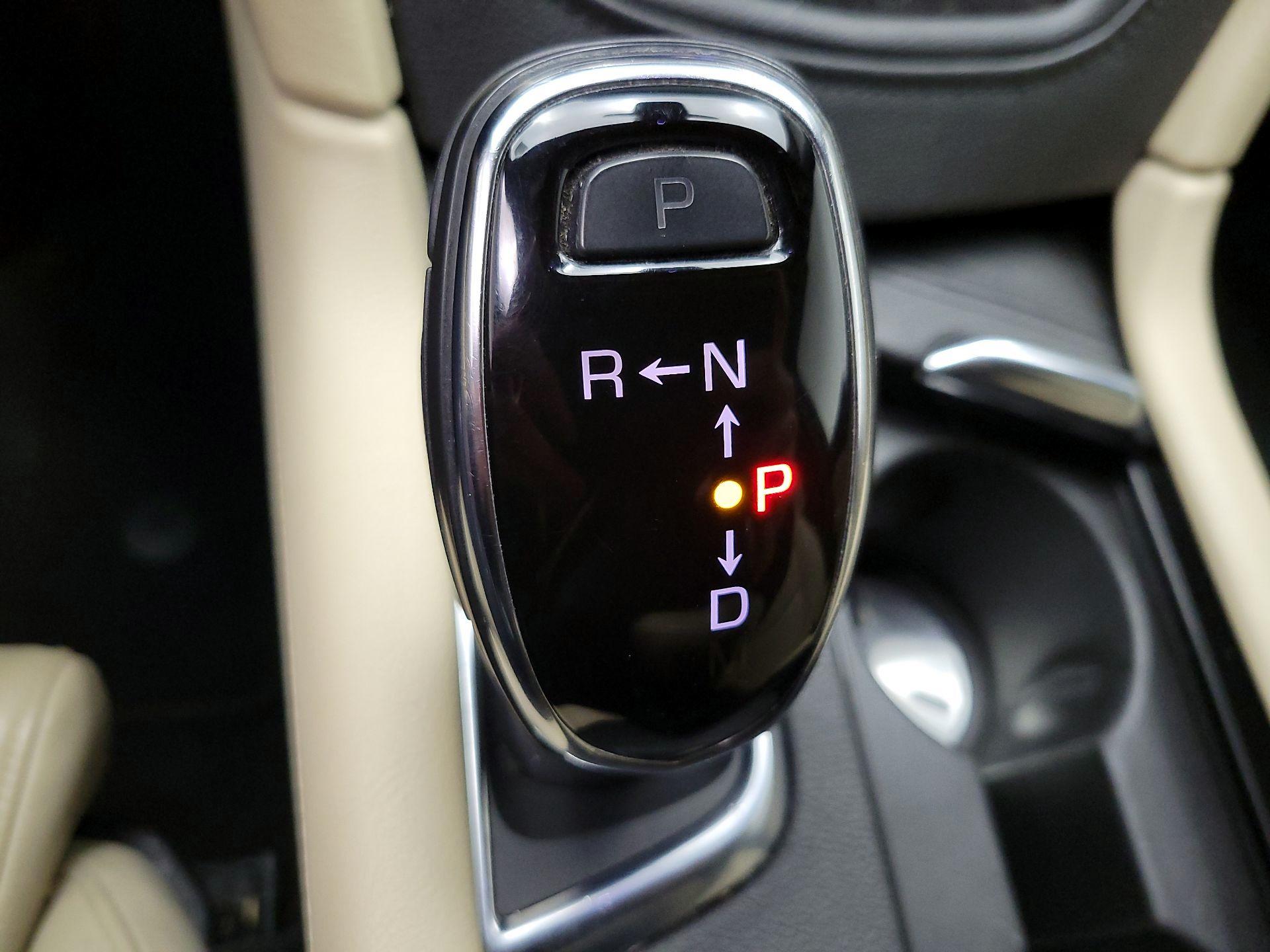 Thumbnail: 2017 Cadillac XT5 - 18