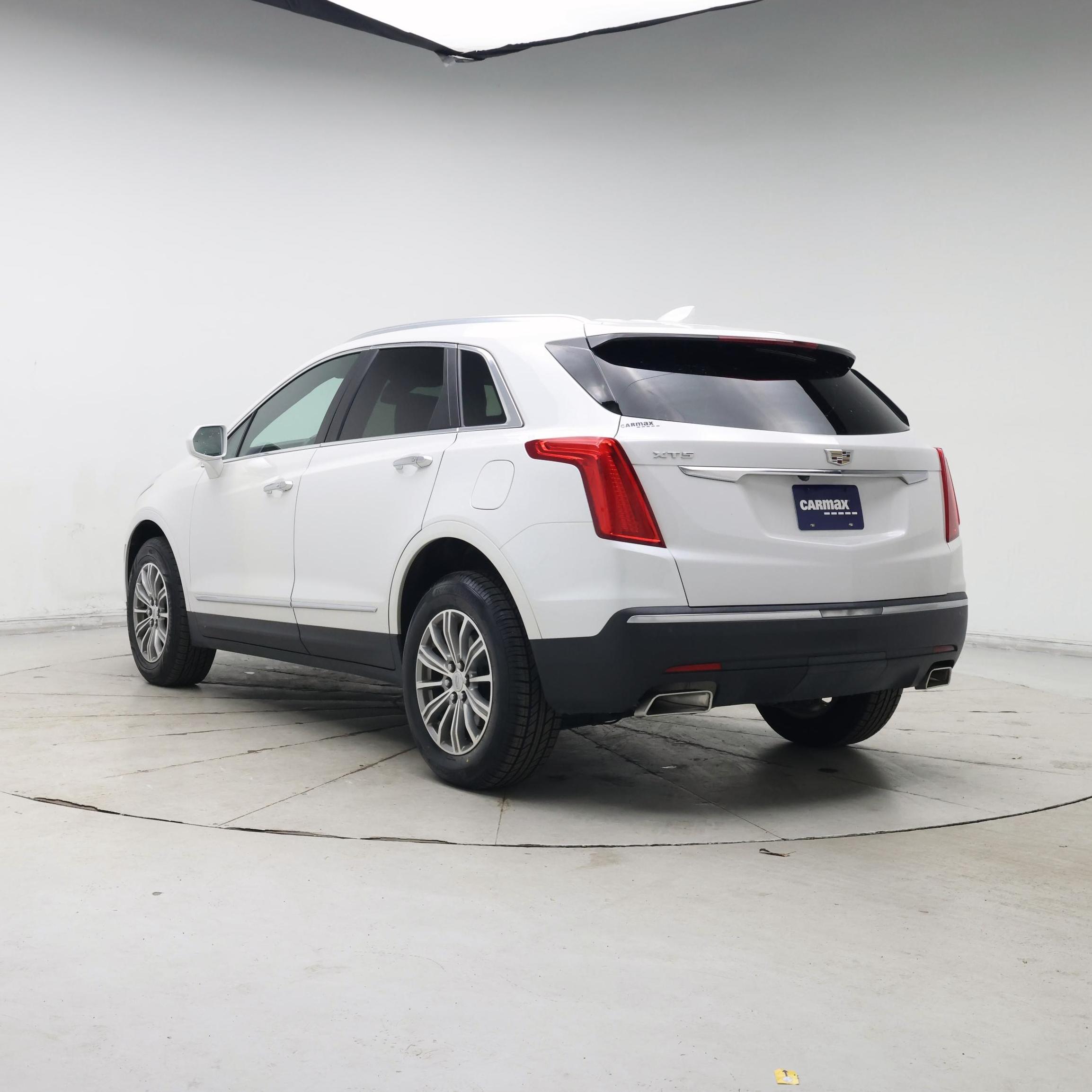 Thumbnail: 2017 Cadillac XT5 - 2