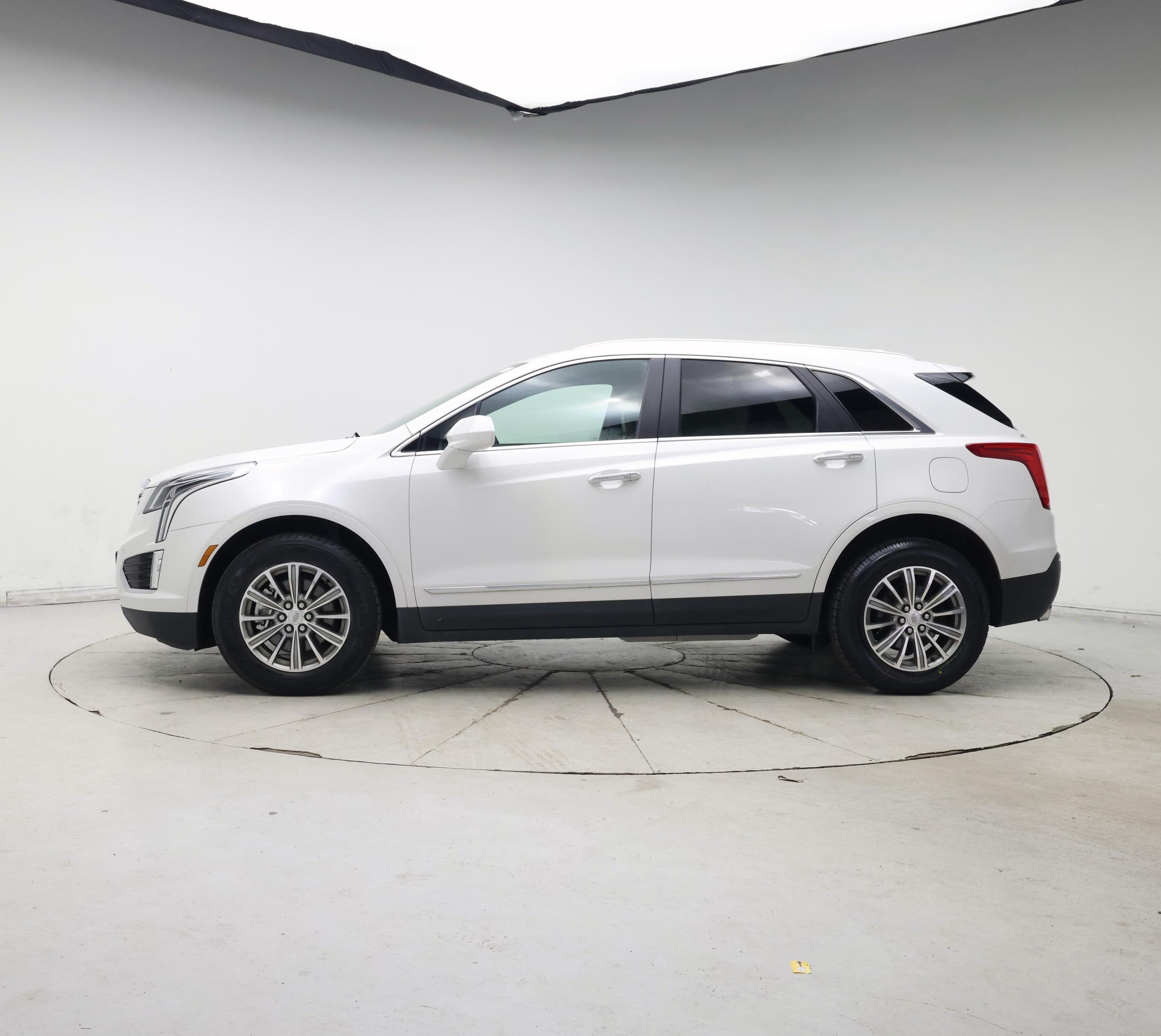 Thumbnail: 2017 Cadillac XT5 - 3