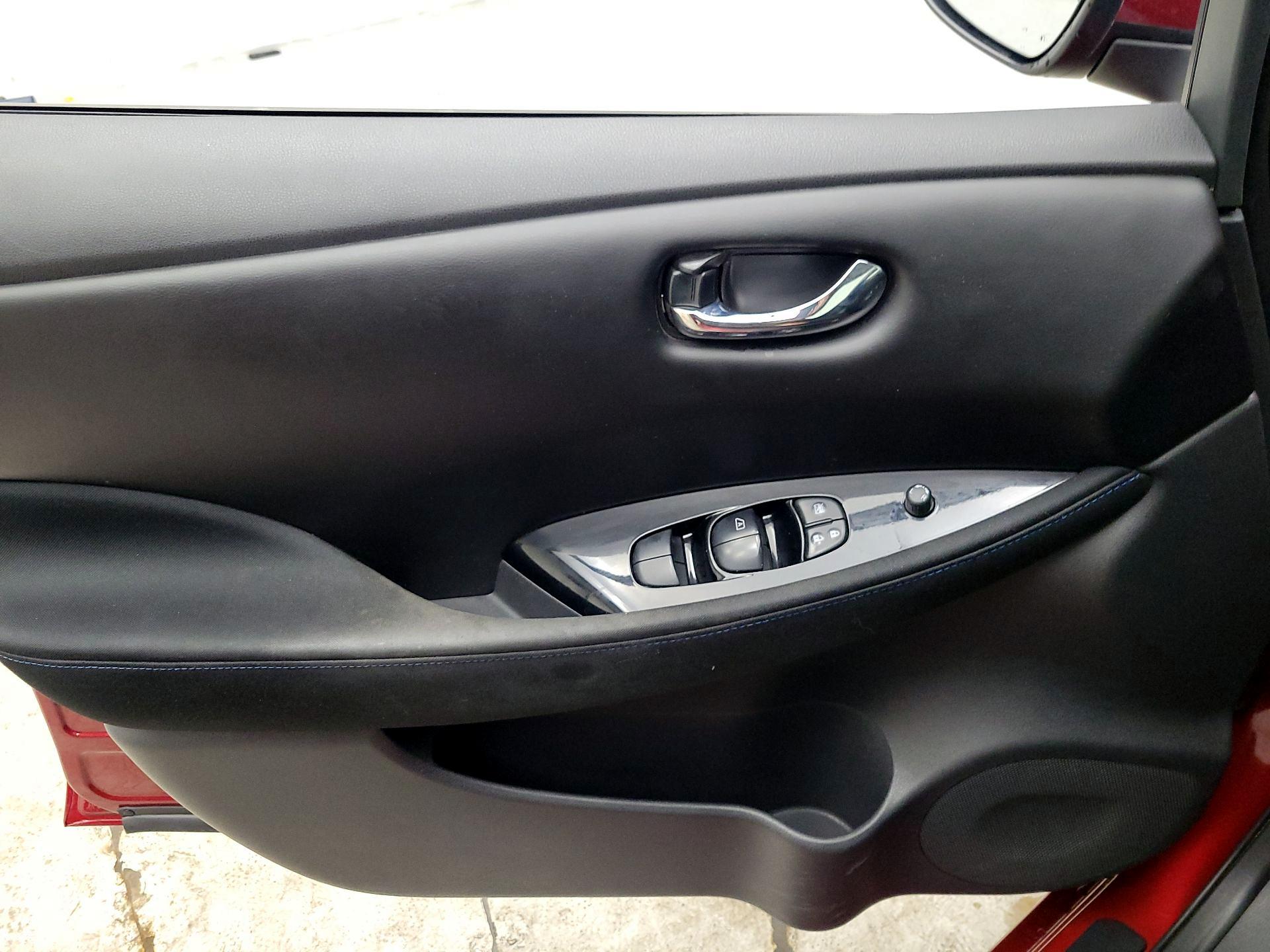 Thumbnail: 2018 Nissan Leaf - 12