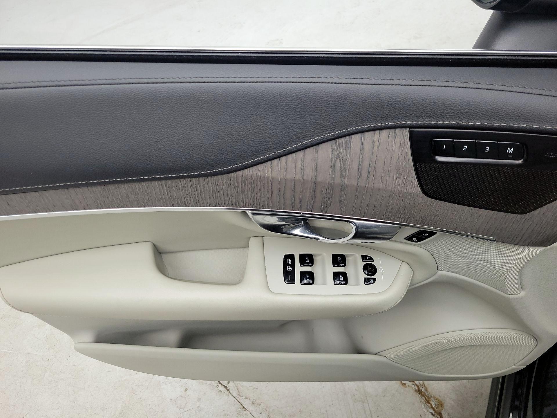 Thumbnail: 2022 Volvo XC90 - 12