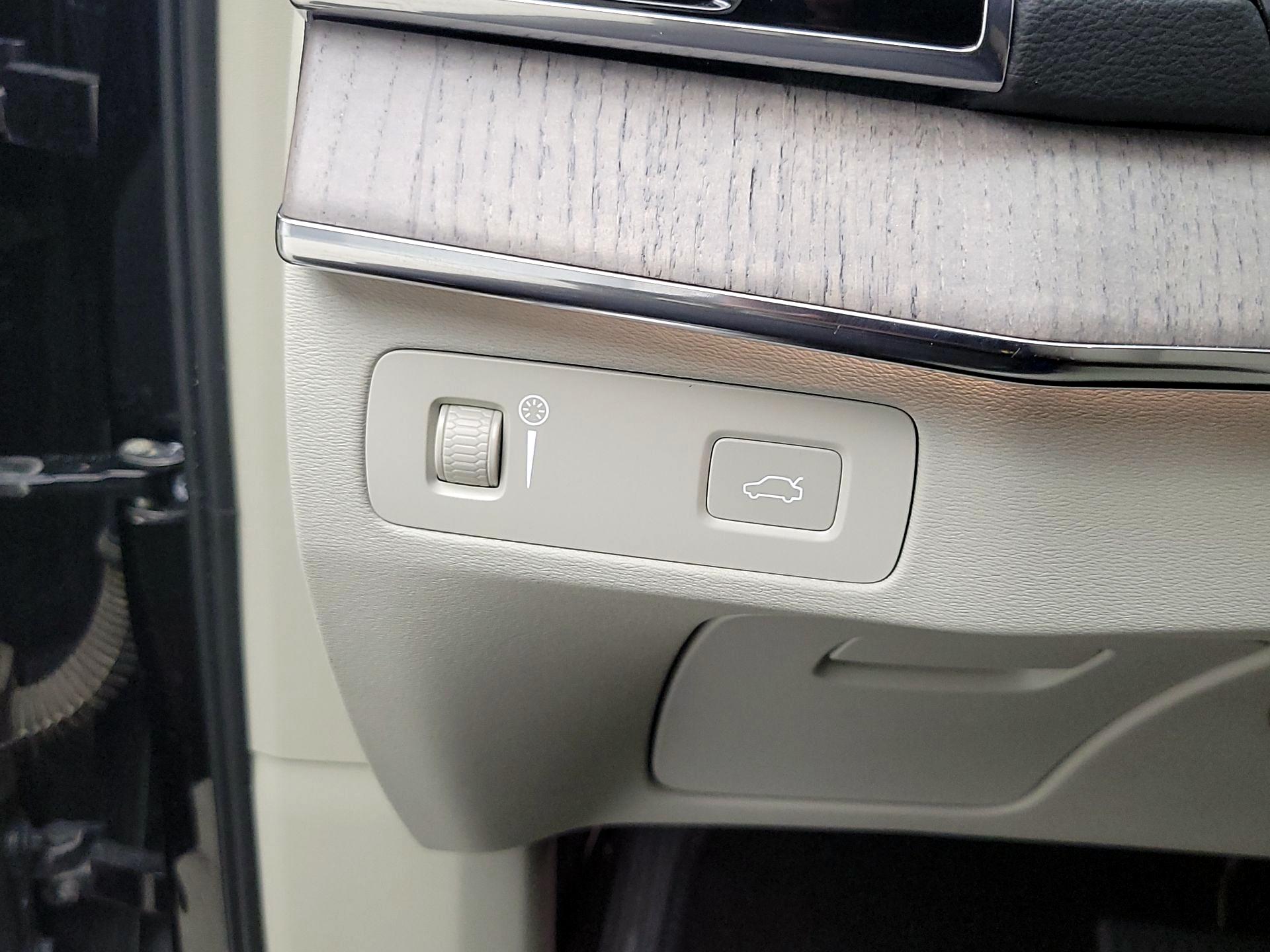 Thumbnail: 2022 Volvo XC90 - 13