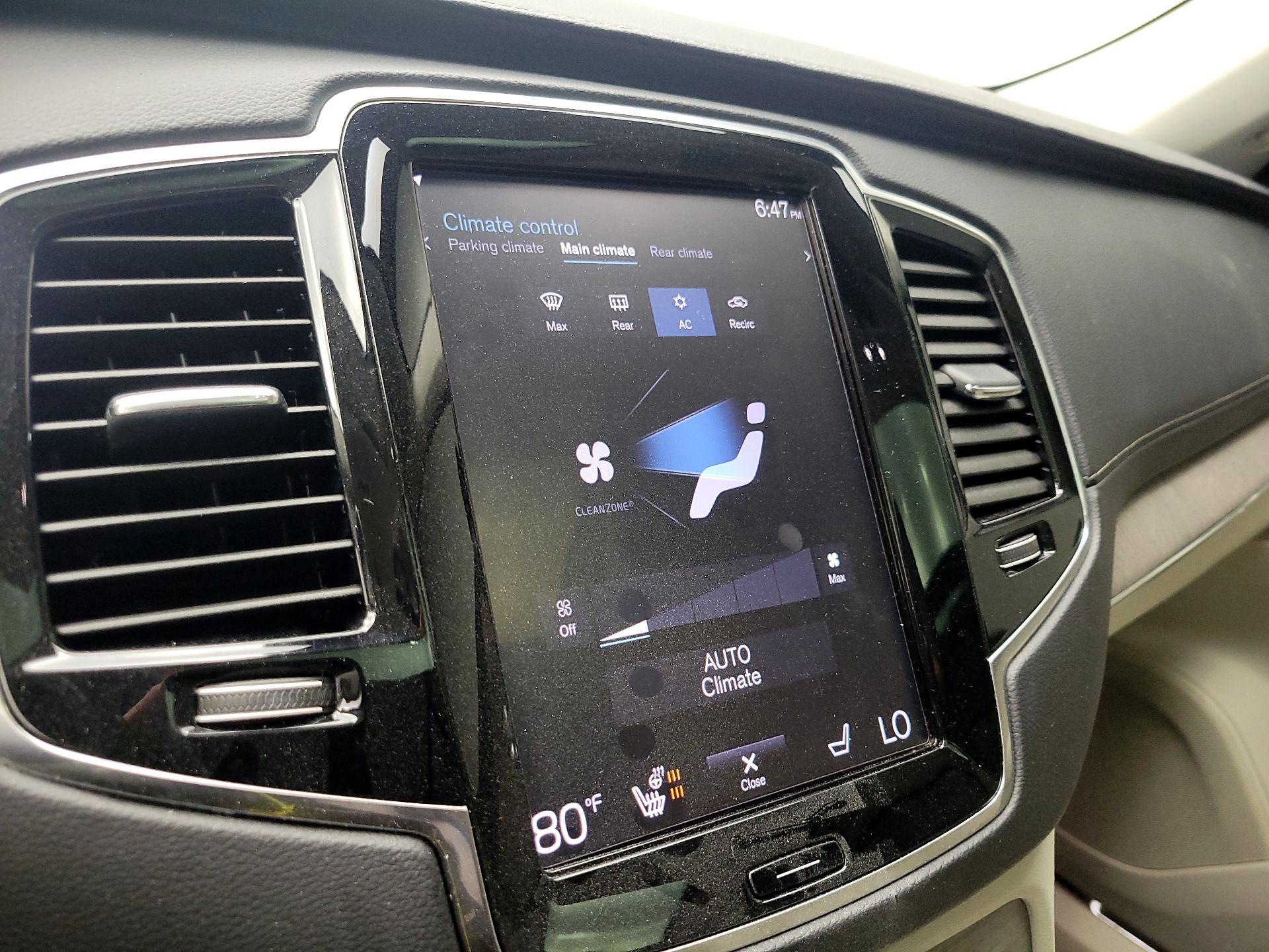 Thumbnail: 2022 Volvo XC90 - 17