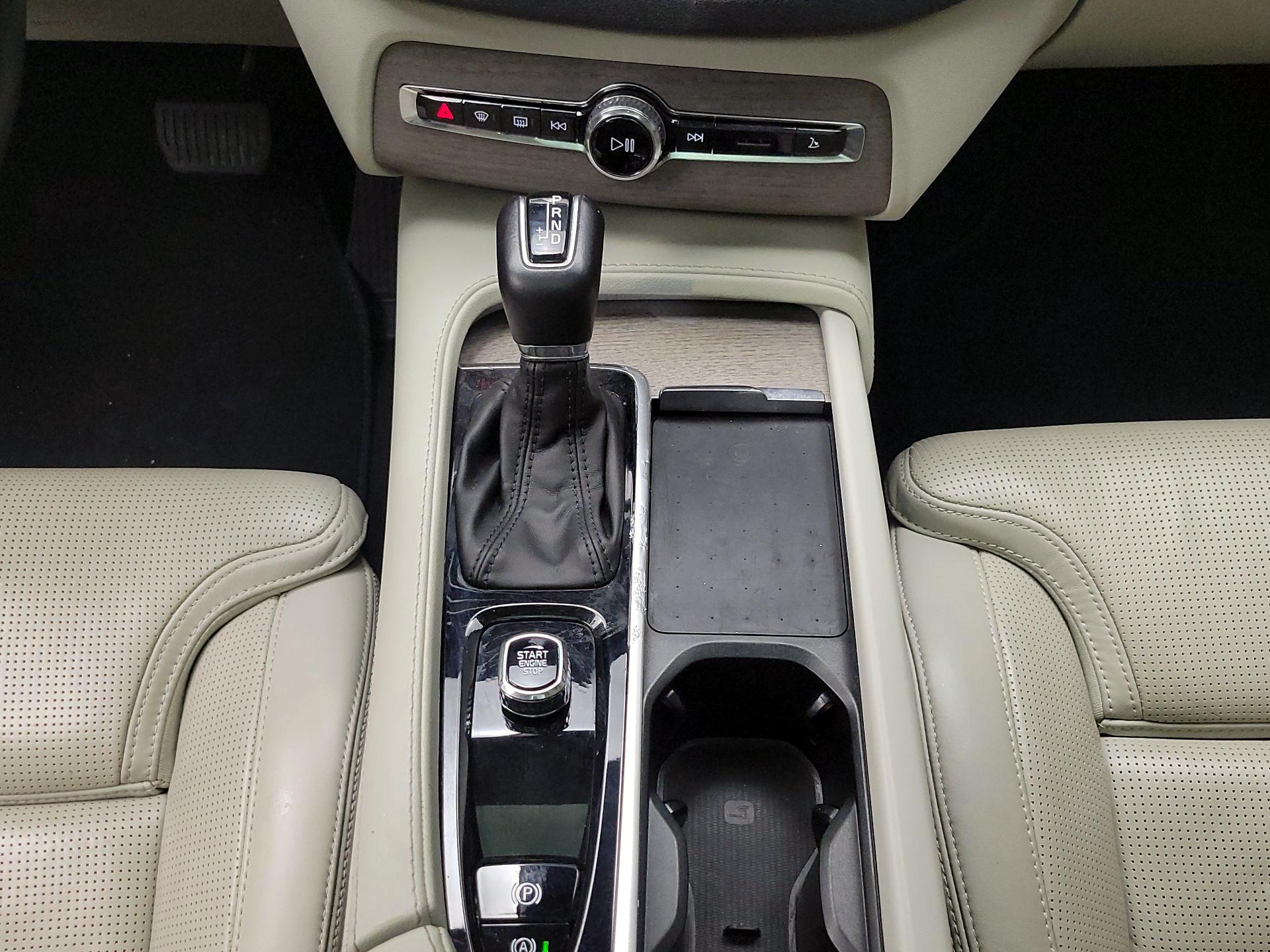 Thumbnail: 2022 Volvo XC90 - 18