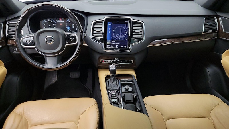 2016 Volvo XC90 T6 Momentum 9