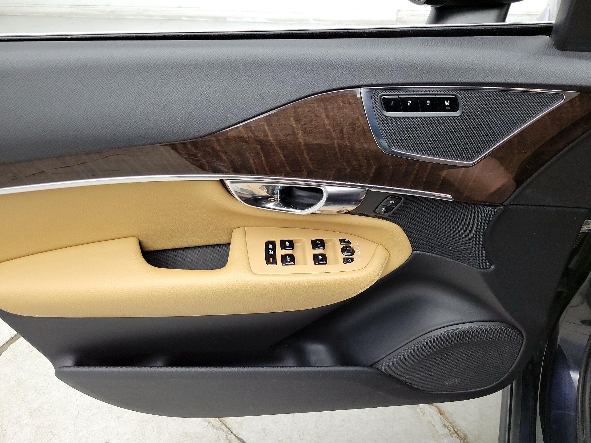 Thumbnail: 2016 Volvo XC90 - 12