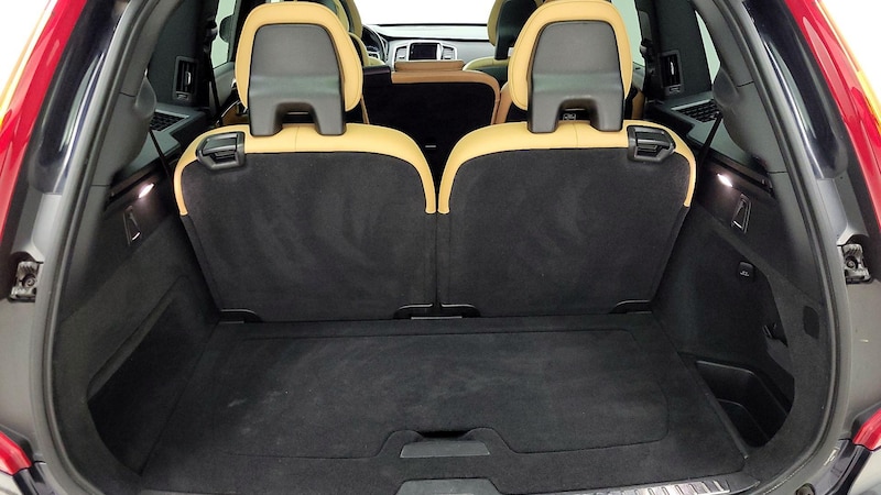 2016 Volvo XC90 T6 Momentum 23