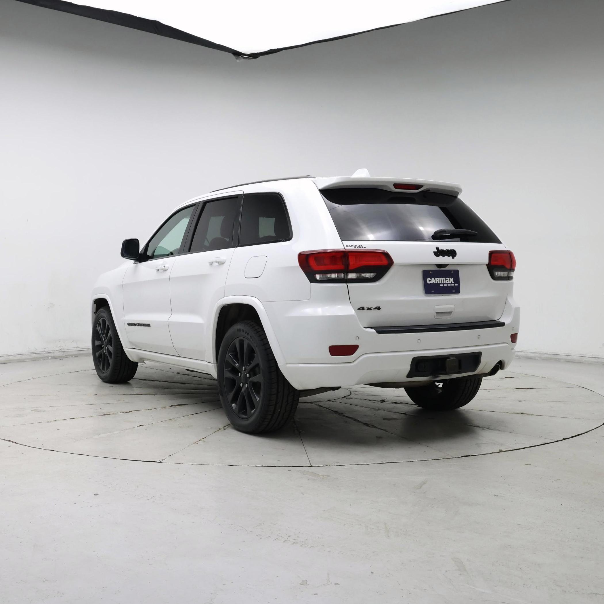 Thumbnail: 2017 Jeep Grand Cherokee - 2