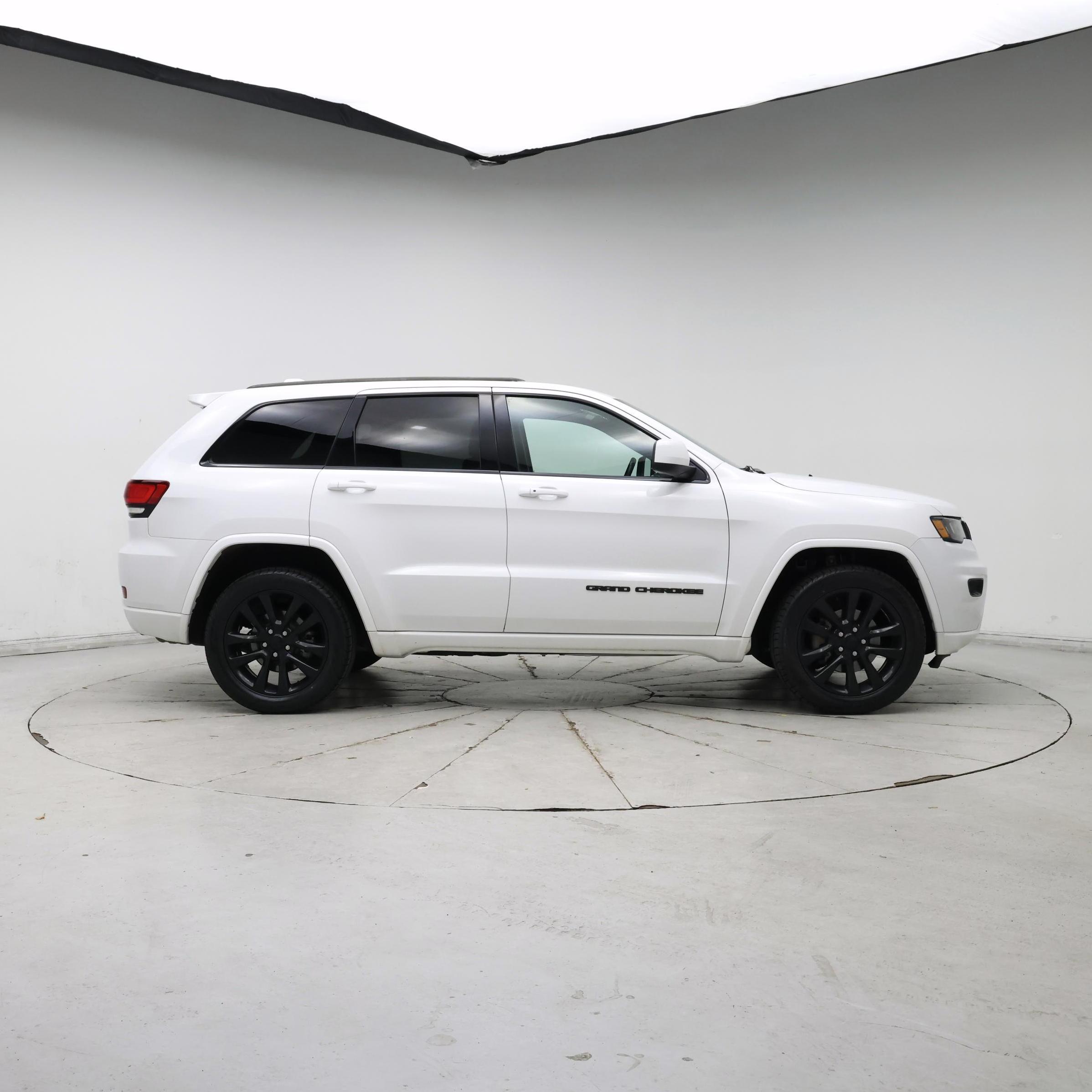 Thumbnail: 2017 Jeep Grand Cherokee - 7