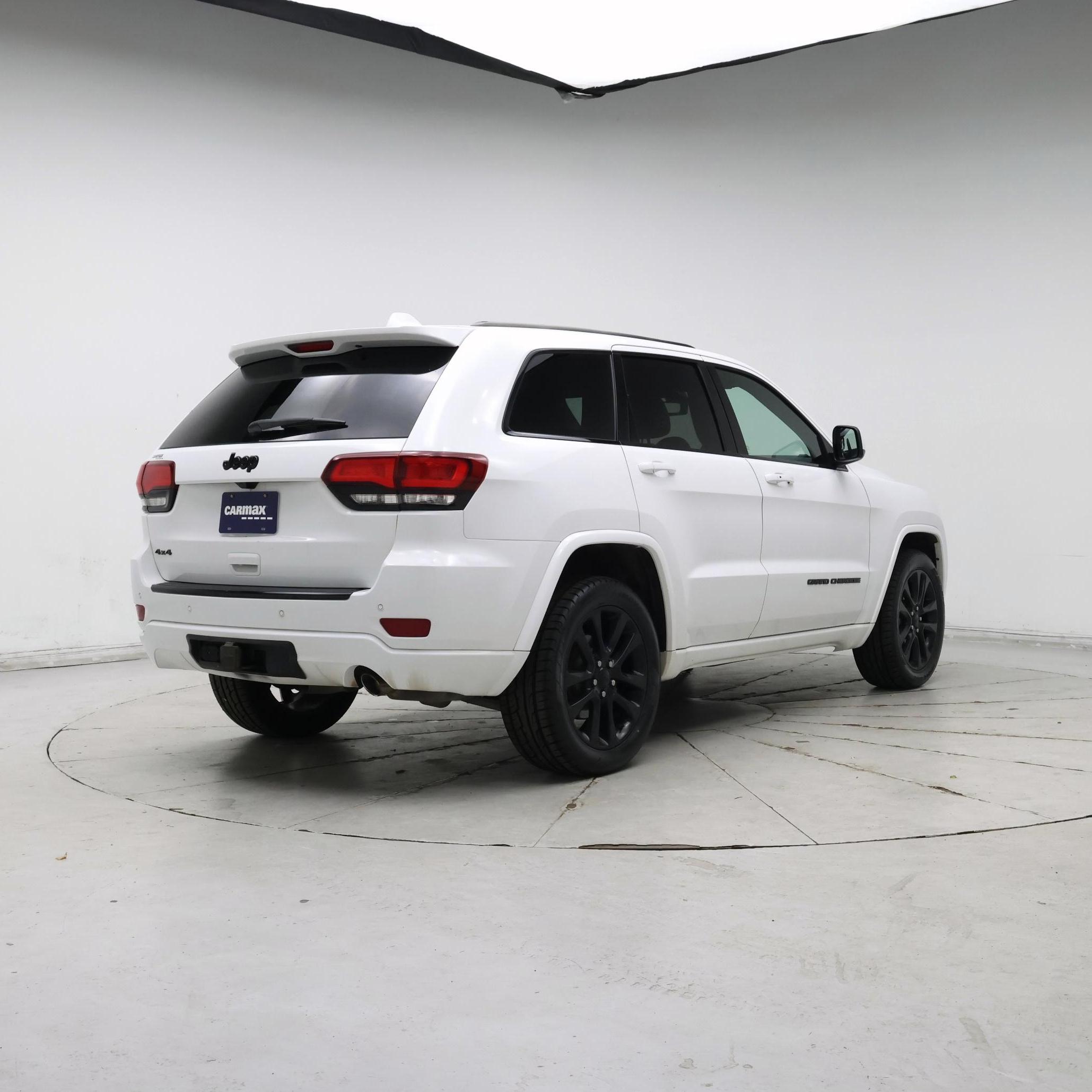 Thumbnail: 2017 Jeep Grand Cherokee - 8